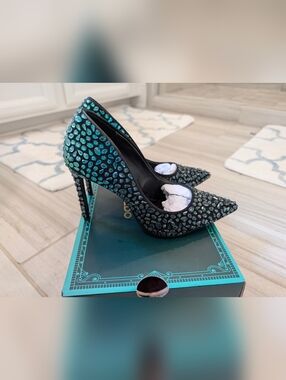 Aldo Wicked Emerald Ombre Crystal Pointed-Toe Stiletto Pumps. 8.5